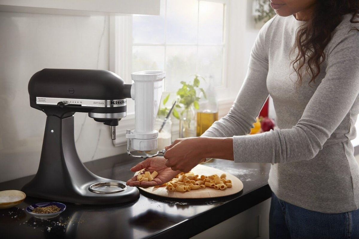 KSMPEXTA Gourmet Pasta Press Attachment with 6 Interchangeable Pasta Plates, White - Image 2